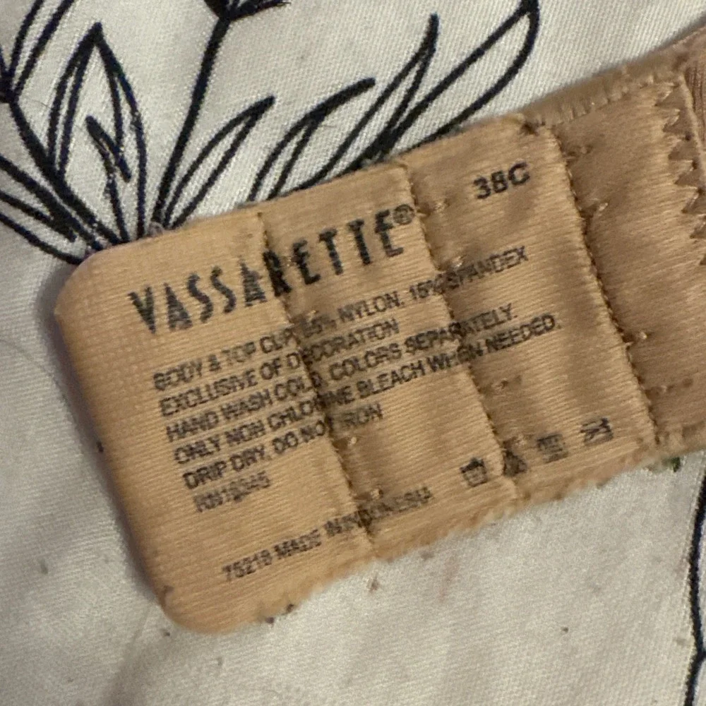Vassarette Beige‎ Oh-So-Sleek Underwire T-Shirt Bra, Size 38C